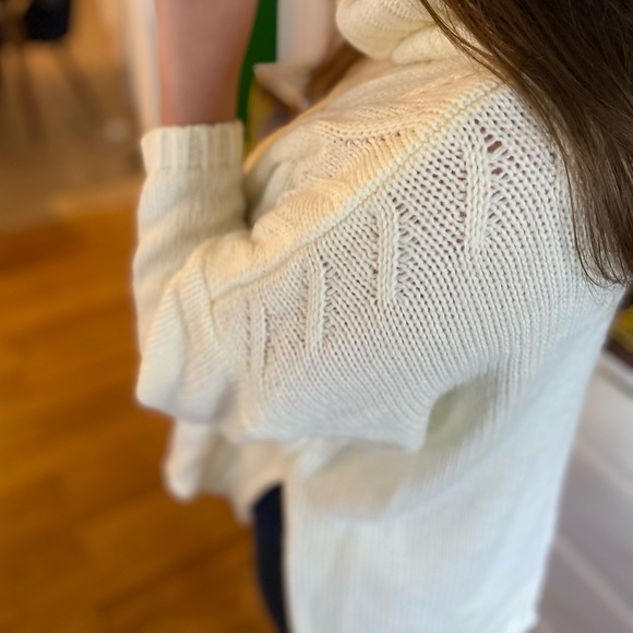 Two Comfy Sweaters 🍂🍁❄️ - Picture 8 of 11